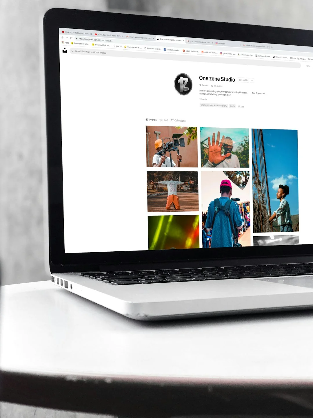 Site web OpenAI présentant ChatGPT sur un écran d’ordinateur